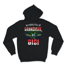 Load image into Gallery viewer, In A World Full Of Grandmas Be A Gigi Family Wreath Door Decoration