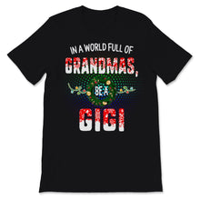 Load image into Gallery viewer, In A World Full Of Grandmas Be A Gigi Family Wreath Door Decoration