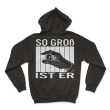 Load image into Gallery viewer, So Groß ist er Embarrassing Prank at the Bachelor Party Prank Penis - Hoodie - Black

