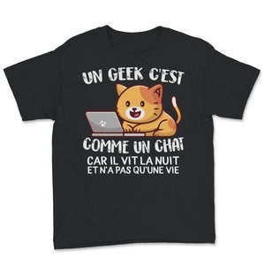 Geek T-shirt, Un Geek C'est Comme Un Chat Car Il Vit La Nuit Et N'a