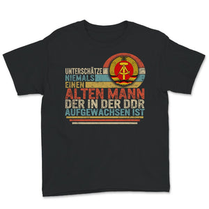 Unterschätze nie alten Mann aufgewachsen in der DDR T-Shirt,
