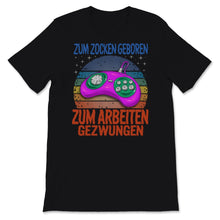 Load image into Gallery viewer, Zum Zocken Geboren Zum Arbeiten Gezwungen Tshirt für Kinder Zocke
