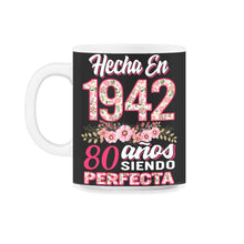 Load image into Gallery viewer, Mujer 80 Cumpleaños Regalo Hecha En 1942, 80 Anos Siendo Perfecta - 11oz Mug - Black on White
